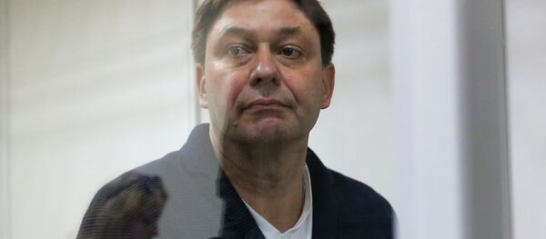 Jornalista russo e chefe do portal RIA Novosti Ucrânia, Kirill Vyshinsky, no tribunal de Kherson enquanto este considera a apelação do caso, 1º de junho de 2018 - Sputnik Brasil