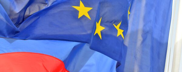 Bandeiras da Rússia e da UE - Sputnik Brasil