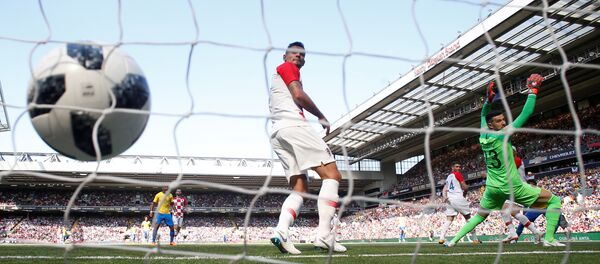 Neymar marca primeiro gol para o Brasil durante amistoso em Liverpool, no Reino Unido. - Sputnik Brasil