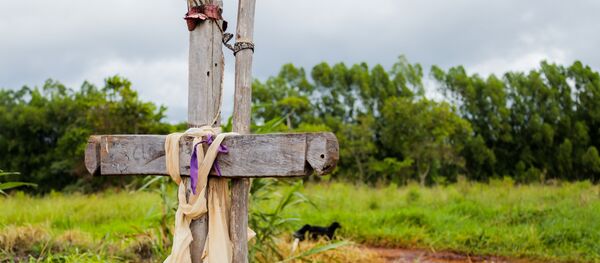 Túmulo do indígena Clodiodi Aquileu Rodrigues, assassinado em Caarapó, Mato Grosso do Sul. - Sputnik Brasil
