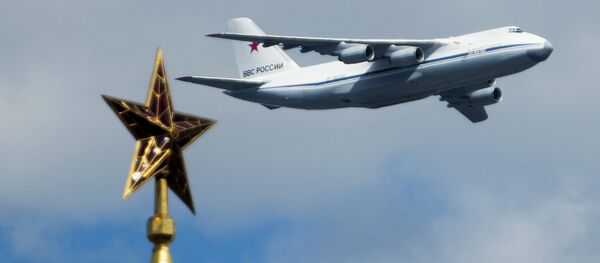 Avião An-124-100 durante ensaio da Parada Militar em homenagem ao 70º aniversário da vitória da Grande Guerra pela Pátria - Sputnik Brasil