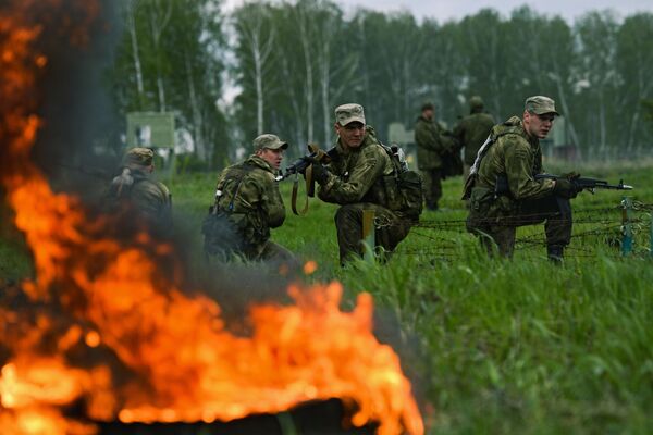 Participantes do concurso para os militares das tropas de reconhecimento Os melhores em reconhecimento militar - Sputnik Brasil