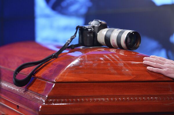 Cinco anos sem Andrei Stenin: brasileiros e português discutem segurança de jornalistas de guerra - Sputnik Brasil