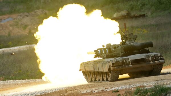 Tanque T-80 durante a mostra de técnica no âmbito da preparação para o fórum internacional técnico-militar Exército 2015 - Sputnik Brasil