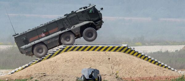 Veículo blindado universal Taifun-K durante a mostra de técnica no âmbito da preparação para o fórum internacional técnico-militar Exército 2015 - Sputnik Brasil