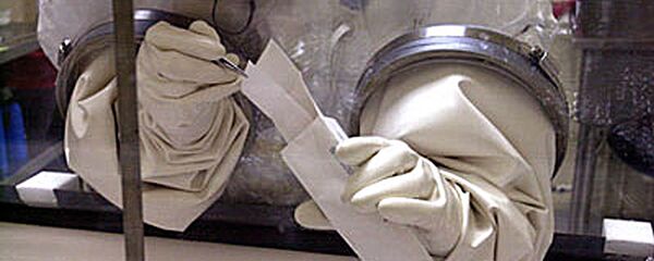 Especialista norte-americano trabalha com esporos de antraz. Foto de arquivo. - Sputnik Brasil