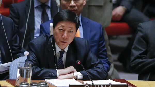 Wu Haitao, representante permanente adjunto da China perante a ONU, fala em reunião de emergência do Conselho de Segurança da ONU, em novembro de 2017 - Sputnik Brasil