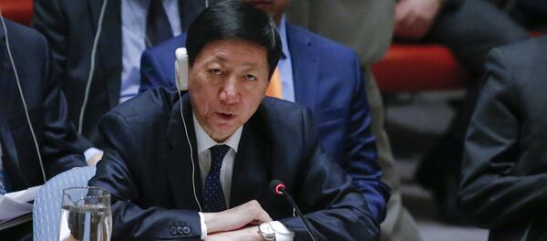 Wu Haitao, representante permanente adjunto da China perante a ONU, fala em reunião de emergência do Conselho de Segurança da ONU, em novembro de 2017 - Sputnik Brasil