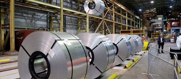 Aço laminado na usina siderúrgica da ArcelorMittal Dofasco em Hamilton, Canadá. - Sputnik Brasil