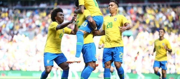 Seleção brasileira comemora gol em amistoso contra Croácia - Sputnik Brasil