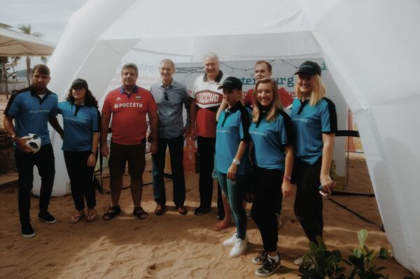 Organizadores abrem o evento na presença do Cônsul-Geral da Rússia no Rio de Janeiro (quinto à esquerda)Vladimir Gueorguievich Tokmakov - Sputnik Brasil