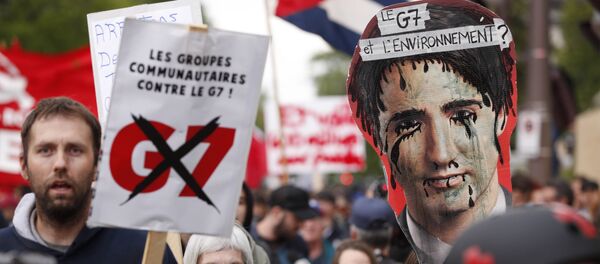 Manifestantes anti-G7 se reúnem para uma manifestação na cidade de Quebec, às vésperas da Cúpula do G7. - Sputnik Brasil