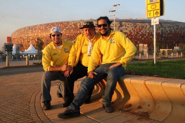 Clovis Fernandes junto com seus filhos - Sputnik Brasil