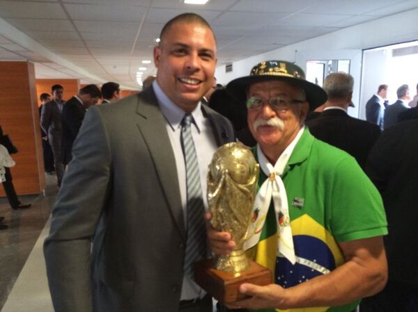 Clovis Fernandes com Ronaldo - Sputnik Brasil