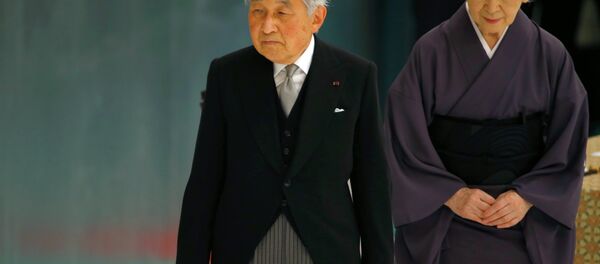 O imperador do Japão, Akihito, acompanhado pela imperatriz Michiko, deixa o  memorial comemorativo do 70º aniversário do fim da Segunda Guerra Mundial. - Sputnik Brasil