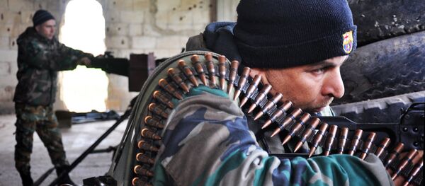 Forças governamentais sírias tomando posição na área entre Talbiseh e Rastan no norte de Homs Forças governamentais sírias tomando posição na área entre Talbiseh e Rastan no norte de Homs - Sputnik Brasil