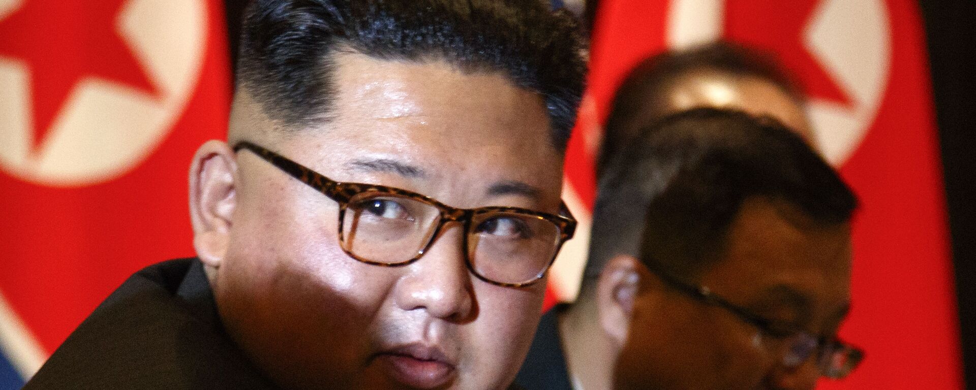 Kim Jong-un, líder norte-coreano, durante a sessão de fotos no âmbito da cúpula histórica entre os EUA e a Coreia do Norte em Cingapura, em 12 de junho de 2018 - Sputnik Brasil, 1920, 27.06.2022
