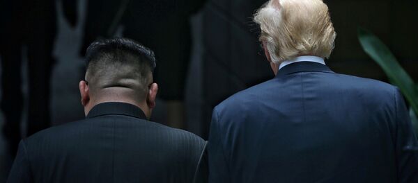 Donald Trump e Kim Jong-un em Singapura, em 12 de junho de 2018 Donald Trump e Kim Jong-un em Singapura, em 12 de junho de 2018 - Sputnik Brasil