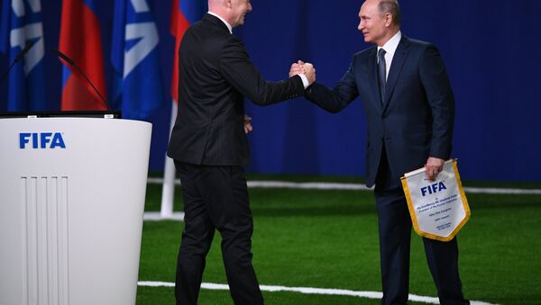 Presidente russo, Vladimir Putin, e o presidente da FIFA, Gianni Infantino, durante o 68º congresso da Federação Internacional de Futebol, 13 de junho - Sputnik Brasil