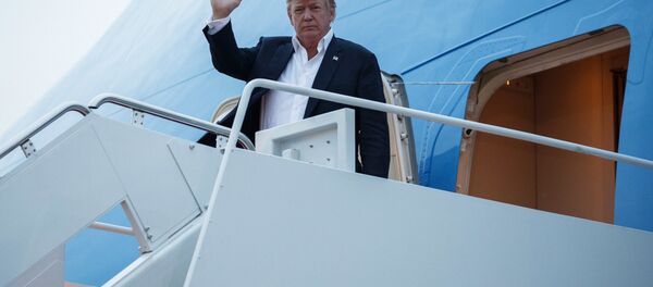 O Presidente dos EUA, Donald Trump, acabando de aterrissar na base aérea de Andrews depois da cúpula com o líder norte-coreano, Kim Jong-un - Sputnik Brasil