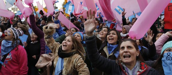 Mulheres se manifestam a favor da legalização do aborto - Sputnik Brasil