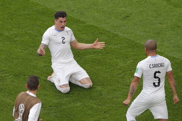 O zagueiro José Giménez comemora seu gol contra o Egito. - Sputnik Brasil