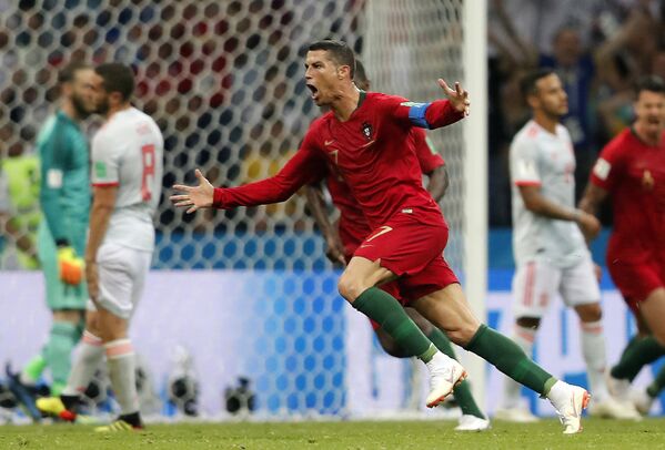 Cristiano Ronaldo celebra seu terceiro e decisivo gol. - Sputnik Brasil
