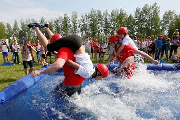 Participantes de um concurso nas celebrações do Dia da Cidade de Krasnoyarsk, Rússia - Sputnik Brasil