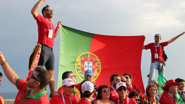 Torcedores portugueses antes do jogo Portugal-Espanha, em Sochi, em 15 de junho de 2018 - Sputnik Brasil