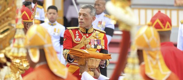 O rei da Tailândia, Maha Vajiralongkorn, participa do funeral do falecido rei tailandês Bhumibol Adulyadej em Bangcoc, Tailândia (arquivo) - Sputnik Brasil