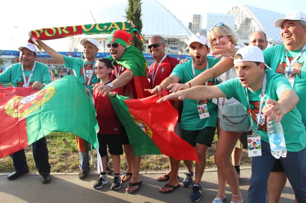 Torcida da RAX Portugal antes do jogo Portugal-Espanha, em Sochi, em 15 de junho de 2018 - Sputnik Brasil