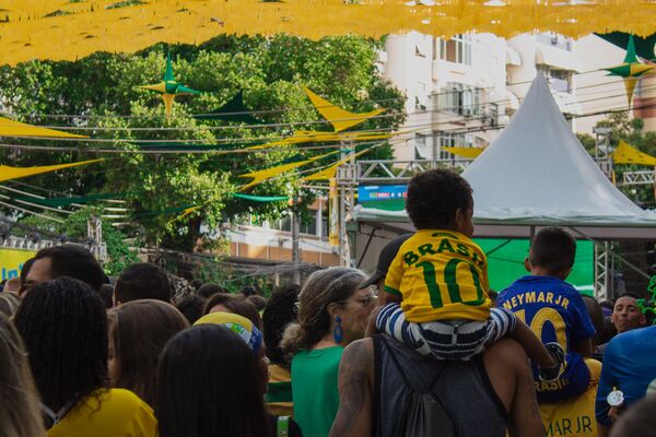 Torcedores acompanham a estreia do Brasil na Copa do Mundo FIFA 2018 - Sputnik Brasil