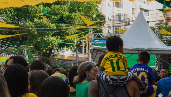 Torcedores acompanham a estreia do Brasil na Copa do Mundo FIFA 2018 - Sputnik Brasil