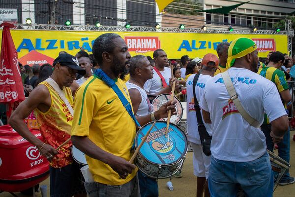 Roda de samba no Alzirão durante a estreia do Brasil na Copa do Mundo - Sputnik Brasil