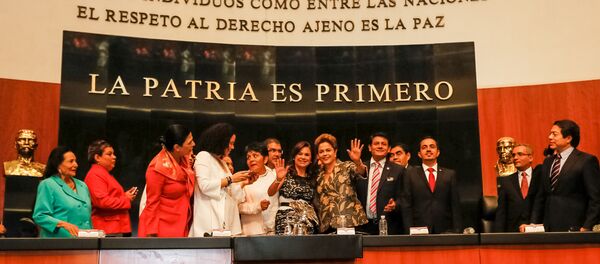 Presidenta Dilma Rousseff durante Sessão solene da Comissão Permanente do Congresso da União em homenagem à Presidenta da República - Sputnik Brasil