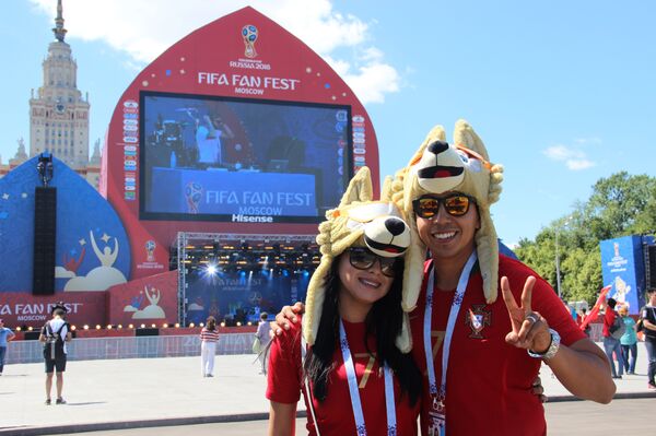 Alejandro e Liliana, torcedores de Madri, antes do jogo Portugal-Marrocos, em 20 de junho de 2018, em Moscou - Sputnik Brasil