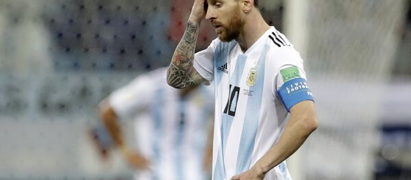 Messi se lamenta durante derrota da seleção argentina por 3x0 contra a Croácia em Nizhny Novgorod, durante a Copa do Mundo de 2018. - Sputnik Brasil