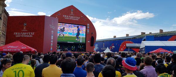 Torcida na FIFA Fan Fest, em São Petersburgo, durante a Copa do Mundo de 2018. Torcida na FIFA Fan Fest, em São Petersburgo, durante a Copa do Mundo de 2018. - Sputnik Brasil