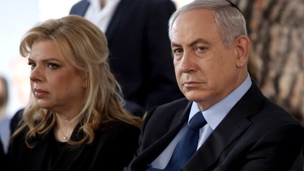 Israeli Prime Minister Benjamin Netanyahu with his wife, Sara - Sputnik Brasil