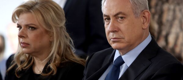 Israeli Prime Minister Benjamin Netanyahu with his wife, Sara - Sputnik Brasil