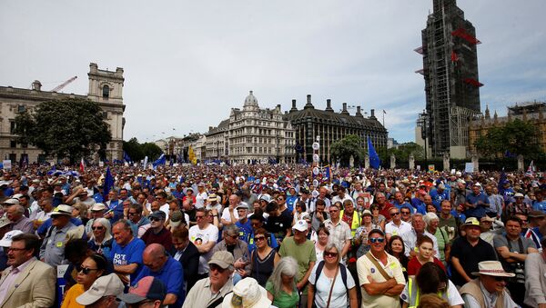 Manifestantes contra o Brexit encheram as ruas de Londres no sábado, 23 de junho de 2018. - Sputnik Brasil