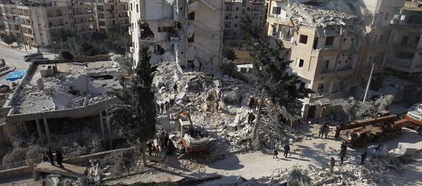 Consequências dos ataques aéreos na cidade síria de Idlib - Sputnik Brasil