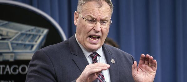 FILE - In this Oct. 1, 2014, file photo, Deputy Secretary of Defense Robert Work speaks at the Pentagon. - Sputnik Brasil