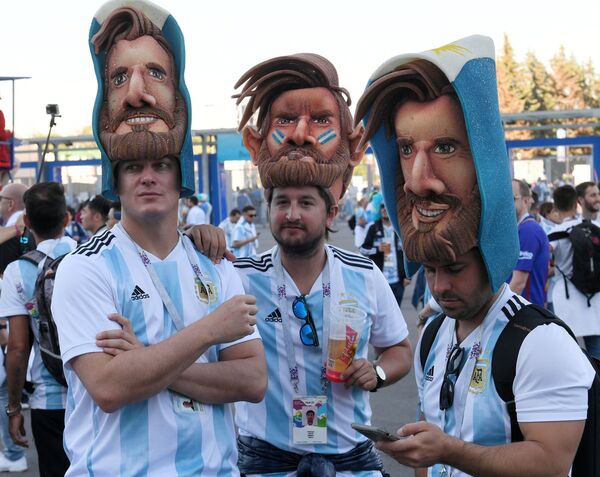 Torcedores argentinos antes do jogo da sua seleção com a Nigéria em São Petersburgo - Sputnik Brasil