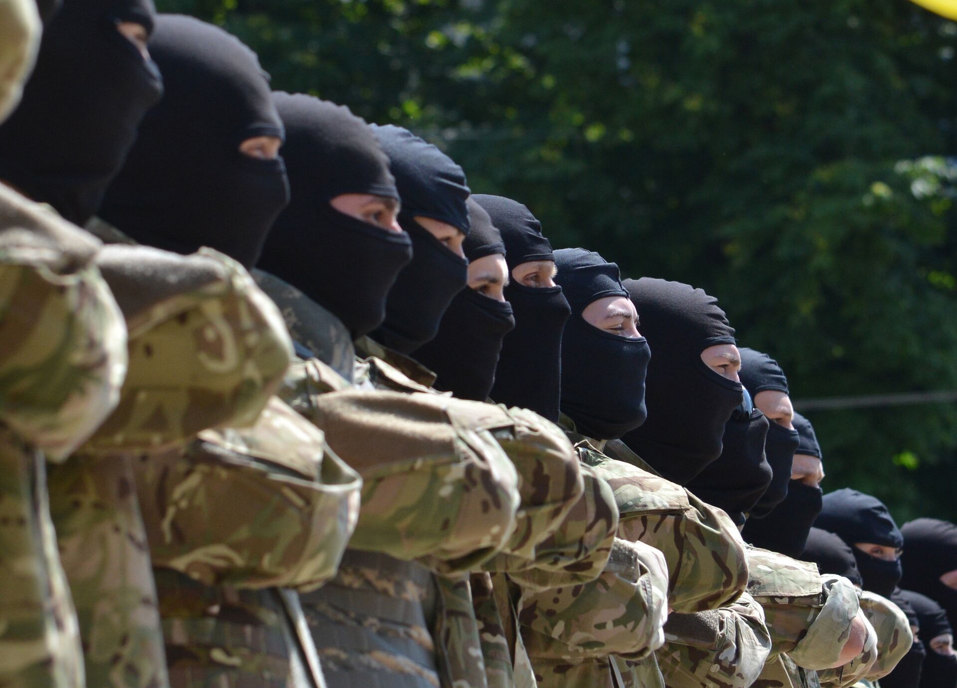 Combatentes do batalhão Azov prestam juramento em Kiev antes de serem enviados a Donbass, julho de 2014   - Sputnik Brasil, 1920, 11.04.2022