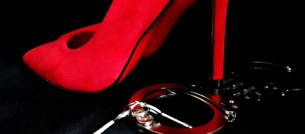 Sapatos com algemas - Sputnik Brasil