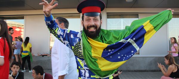 Henrique, torcedor brasileiro, perto do estádio moscovita de Spartak, antes do jogo Brasil-Sérvia, em 27 de junho de 2018 - Sputnik Brasil