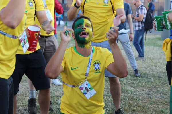 Torcedor brasileiro perto do estádio moscovita de Spartak, antes do jogo Brasil-Sérvia, em 27 de junho de 2018 Torcedor brasileiro perto do estádio moscovita de Spartak, antes do jogo Brasil-Sérvia, em 27 de junho de 2018 - Sputnik Brasil