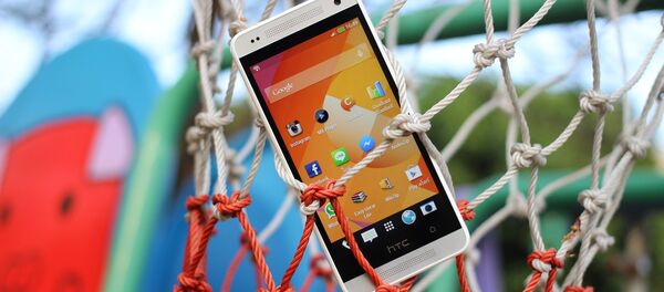 Um smartphone com sistema operacional Android - Sputnik Brasil