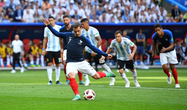 Antoine Griezmann marcou seu primeiro na Copa em cobrança de pênalti. - Sputnik Brasil